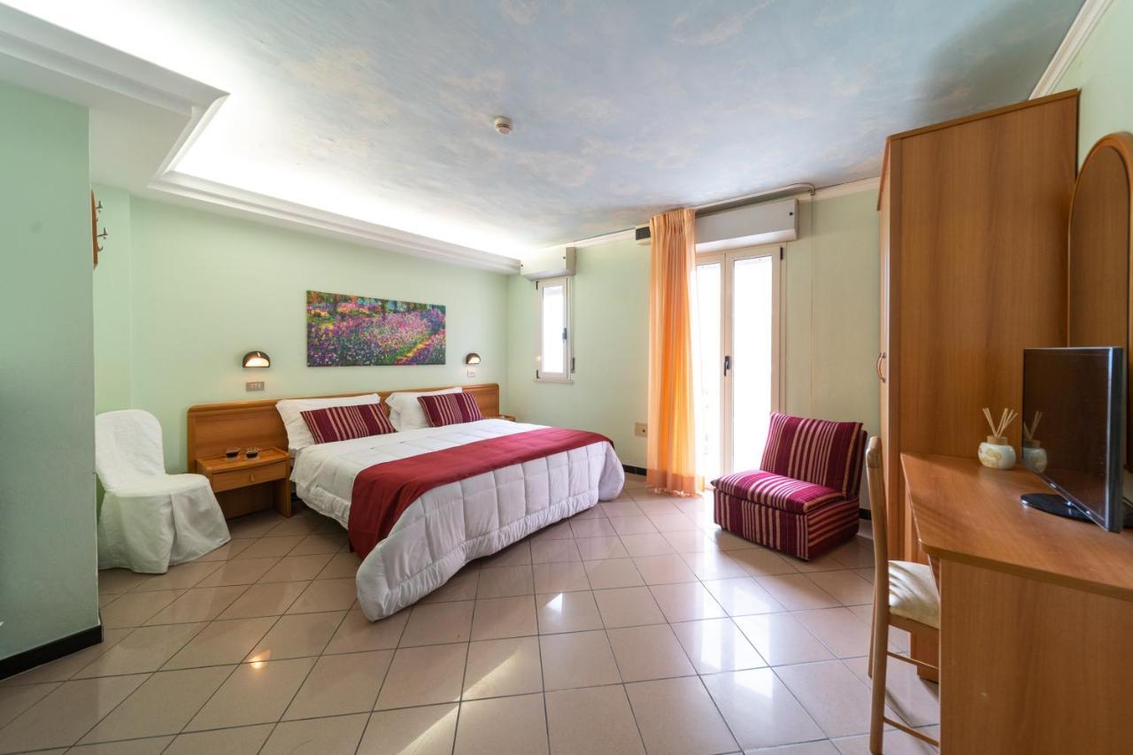 Hotel Ancora Римини Экстерьер фото